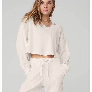 Alo Yoga Muse V-Neck Pullover